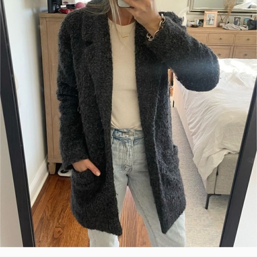 Wilfred aritzia Gondry boucle coat grey coal color size xxs